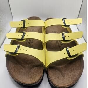 NWOB Womens Birkenstock Yellow Tri-Buckle Sandals (small flaw)